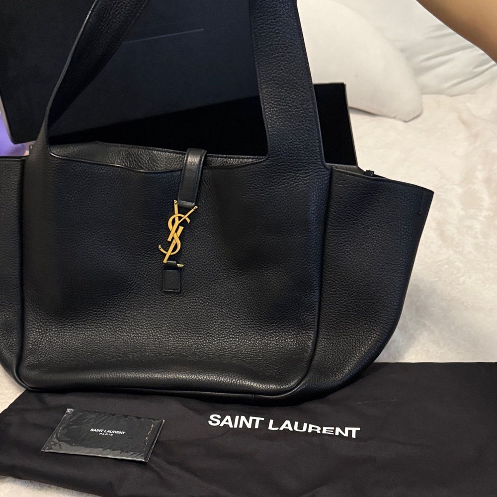 Saint Laurent Le 5 À 7 Bea YSL Tote Bag in Deer Leather